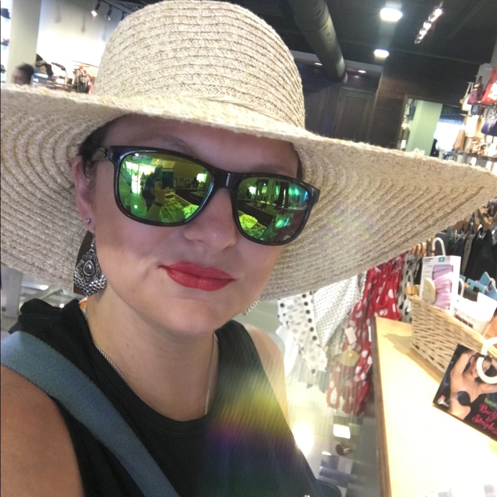 Meet your Posher, Aimee